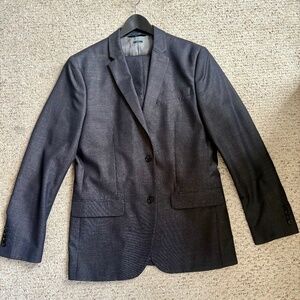 Perry Ellis Men’s suit